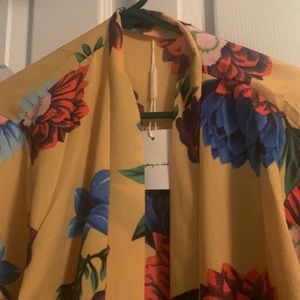 Yellow jacket with multiple color flowers. Size medium 🌸🌺🌼